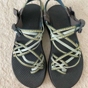 Chacos triple strap light green sandals size 8